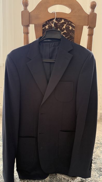 Продается Костюм новый