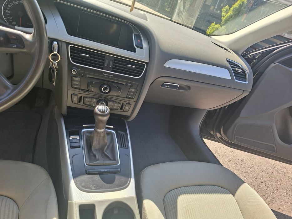 Vând Audi a 4b8.