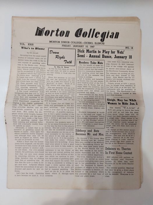 Продавам колекция стари вестници от Чикаго