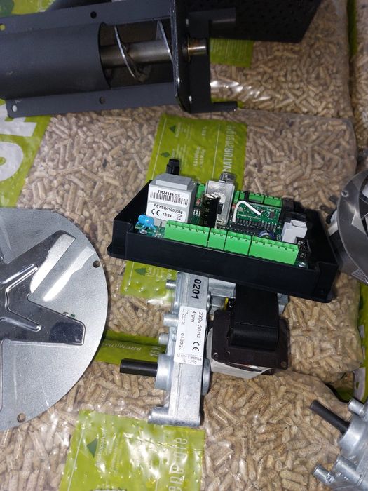 Piese centrale cu peleti ,bujii,ventilatoare ,motoreductoare