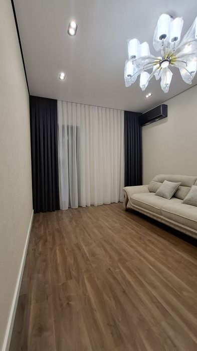 Пошив элитных штор на заказ!Шторы! Жалюзи,установка и услуги Дизайнера