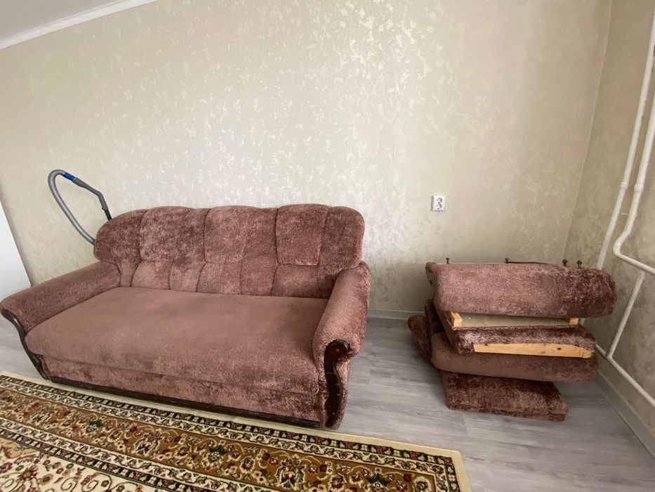 Продается диван и кресло.