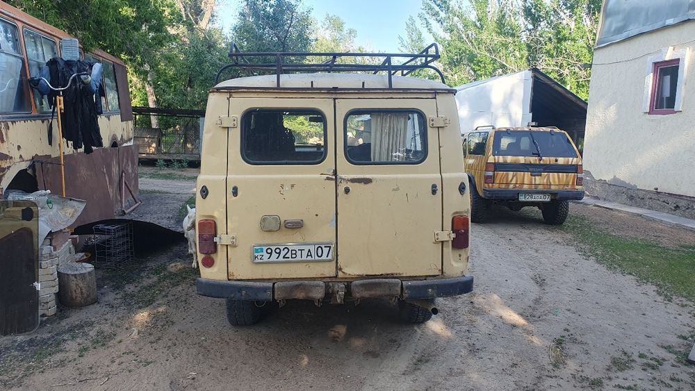 Автомобиль УАЗ Буханка