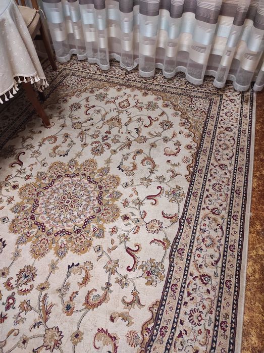 Ковёр производства Бельгия б/у размер 2×3