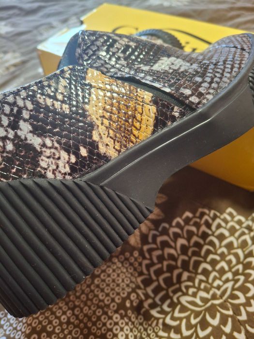 Обувки Gabina нови естествен лак 38 номер