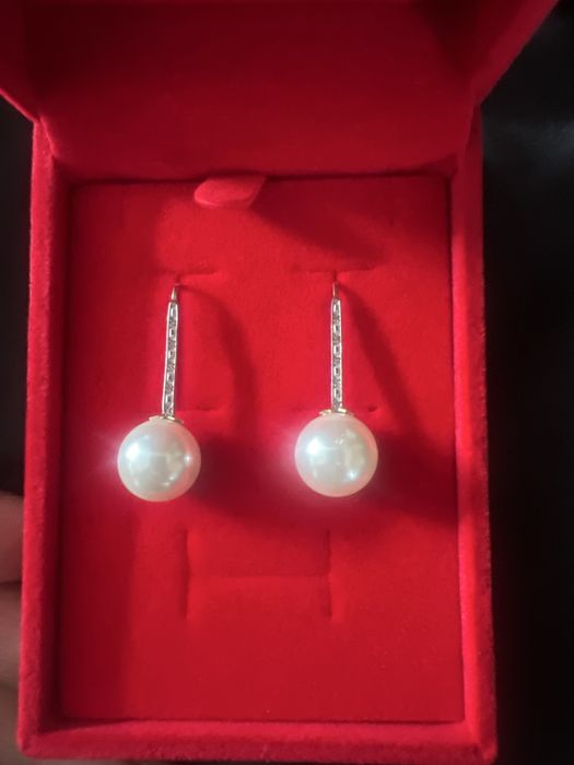 Продам серьги с бриллиантами.6.6грамм