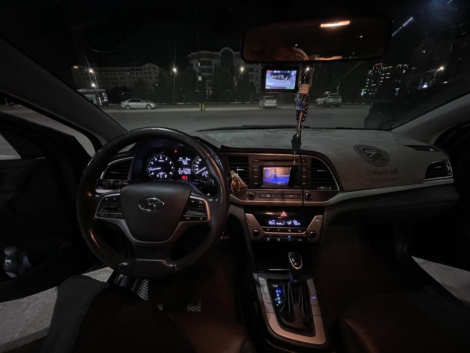 Продам Elantra дилерская