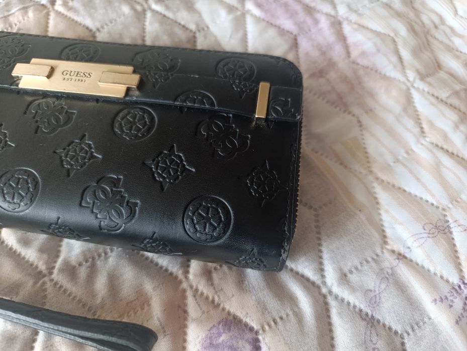 Дамско портмоне Guess