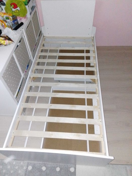 Продавам легло 90/200 с  матрак