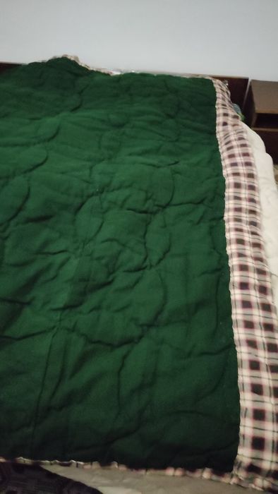 Продавам ВЪЛНЕНИ юргани и тъкани покривки, нови