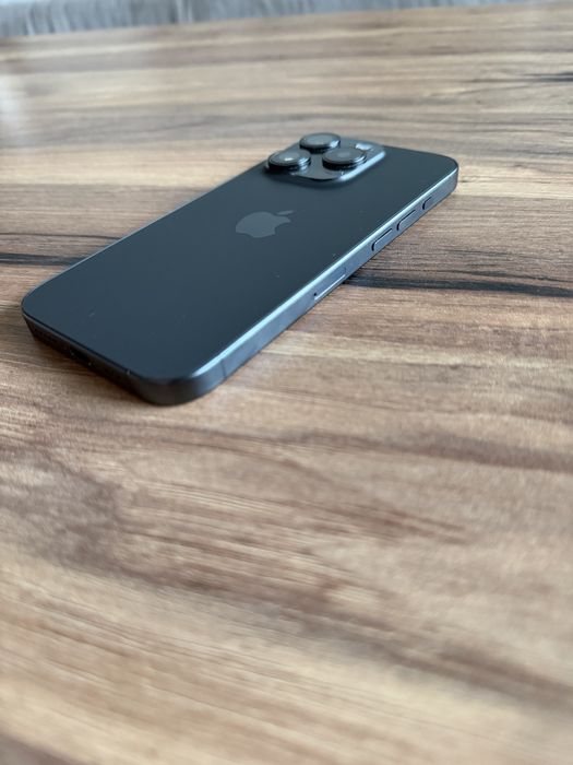 Продавам Iphone 15 pro - перфектно състояние
