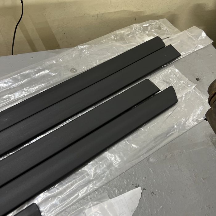 Новые ориг средние молдинги bmw e34 бмв е34