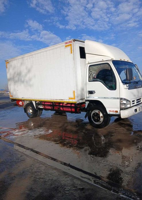 Kuzov isuzu sotiladi