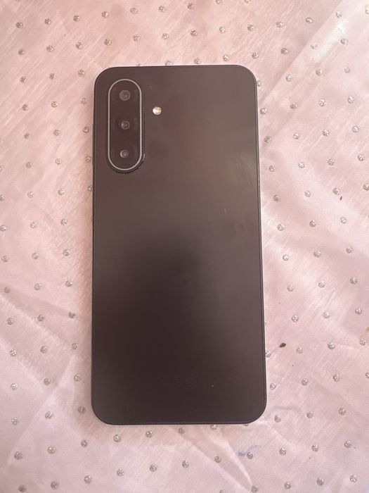 Dau la schimb două telefoane Samsung A17 5G. +  iPhone 16 baterie 94%  GB128 dacă e ceva mai bun le dau pe amândouă la schimb