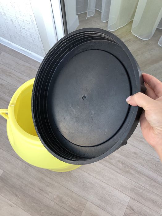 Продам пластиковый бак