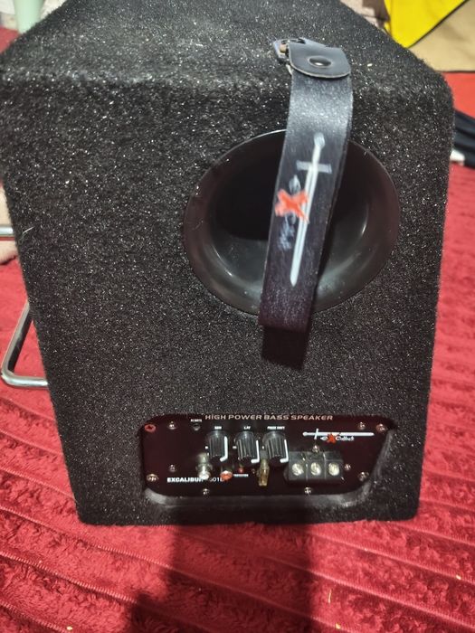 Vănd subufer auto  EXCALIBUR folosit de 3 ori