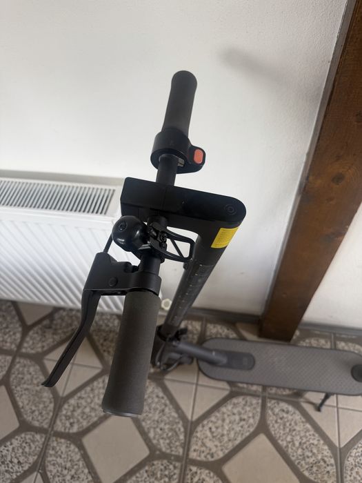 Trotineta electrica Xiaomi Mi Electric Scooter Essential