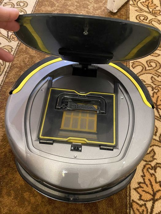 Машина за пречистване на вода/ прахусмокачка робот в добро състояние