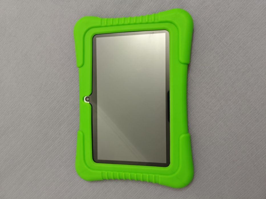 Планшет детский с симкой в силиконовом чехле