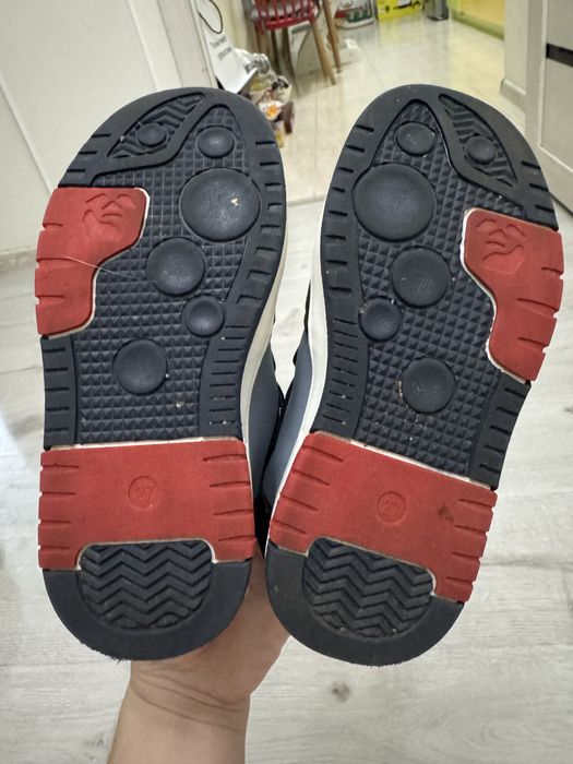 Продам детскую обувь 27р.