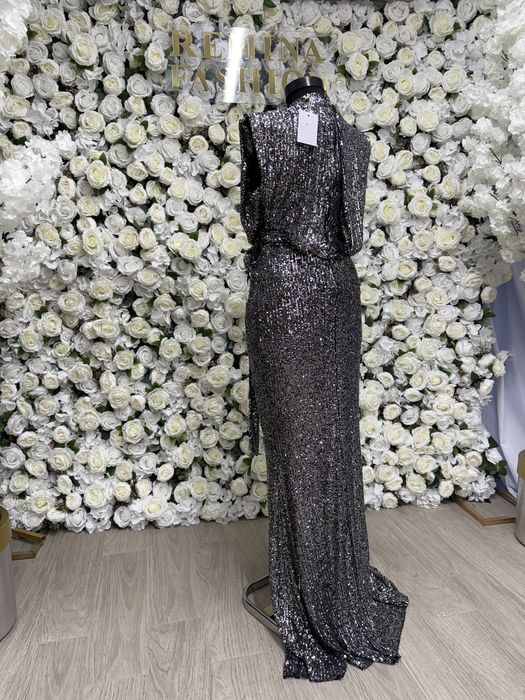 Официална рокля със сребристи пайети и колан