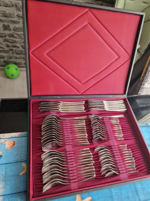 Винтидж комплект прибори за хранене (60 части) – соц лукс, с куфар