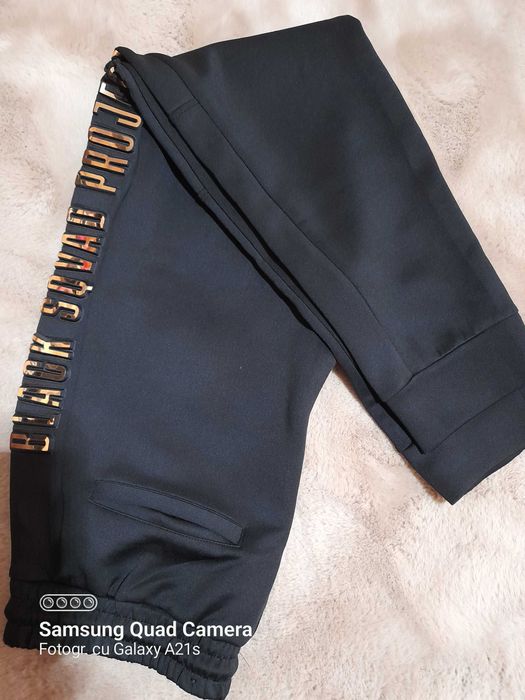 Vând pantaloni trening