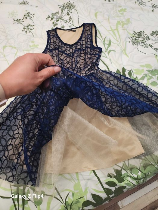 Дамска рокля на цветя