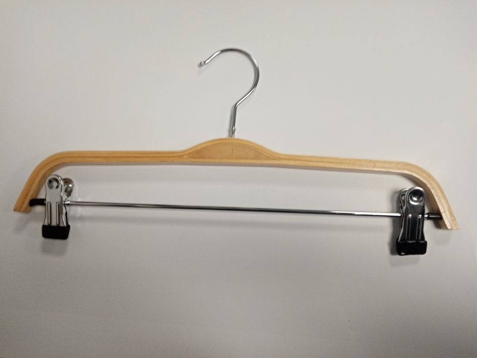 Дървени закачалки