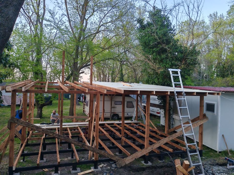 Изработка на дървени къщи бунгала, навеси.