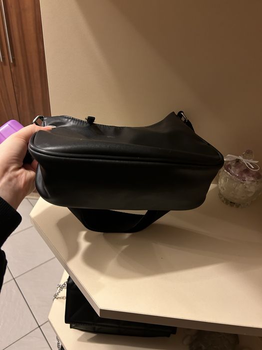 Малка черна чанта