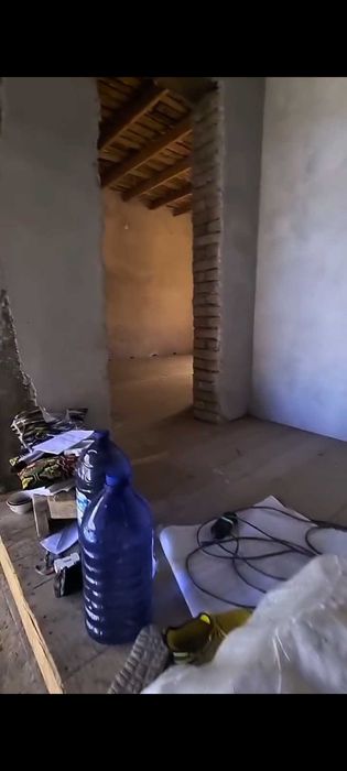 Ховлили уй сотилади