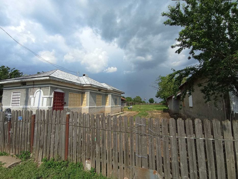 Vand casa 3 camere, 73 mp si teren 1149 mp in comuna Valcelele judet Buzau