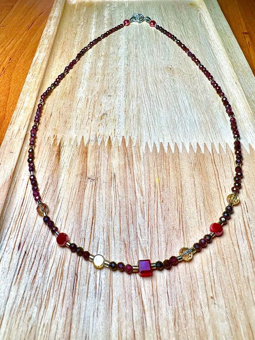 Чёкеры  с натуральными камнями