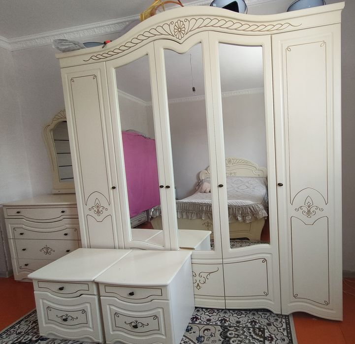 Спальный гарнитур