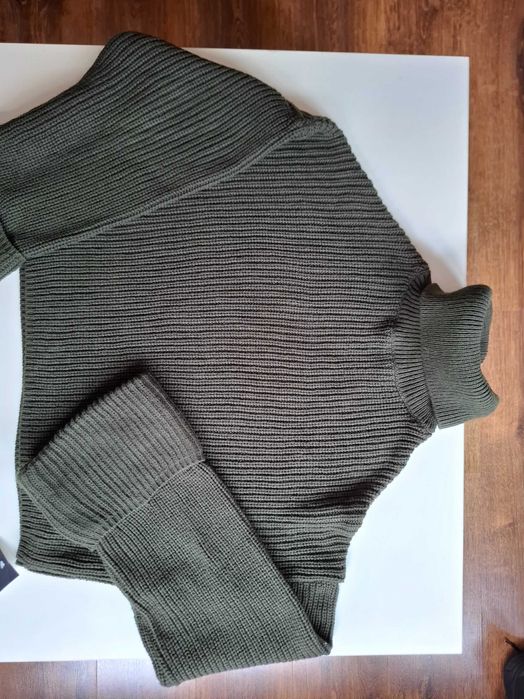 Нов пуловер NA-KD, размер M