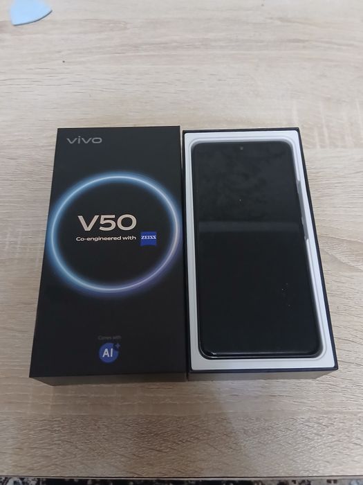 Vivo v50 12/256 |