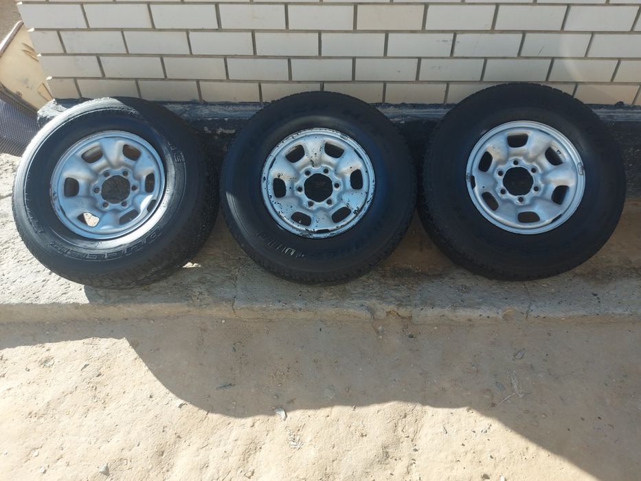 3штук  Шины 255/70R 15