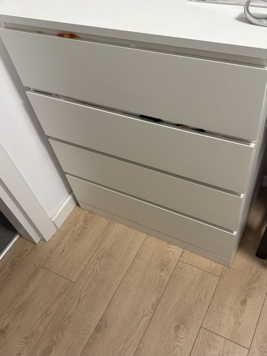 Mobilier ikea biblioteca si corp cu sertare si scaun birou roz