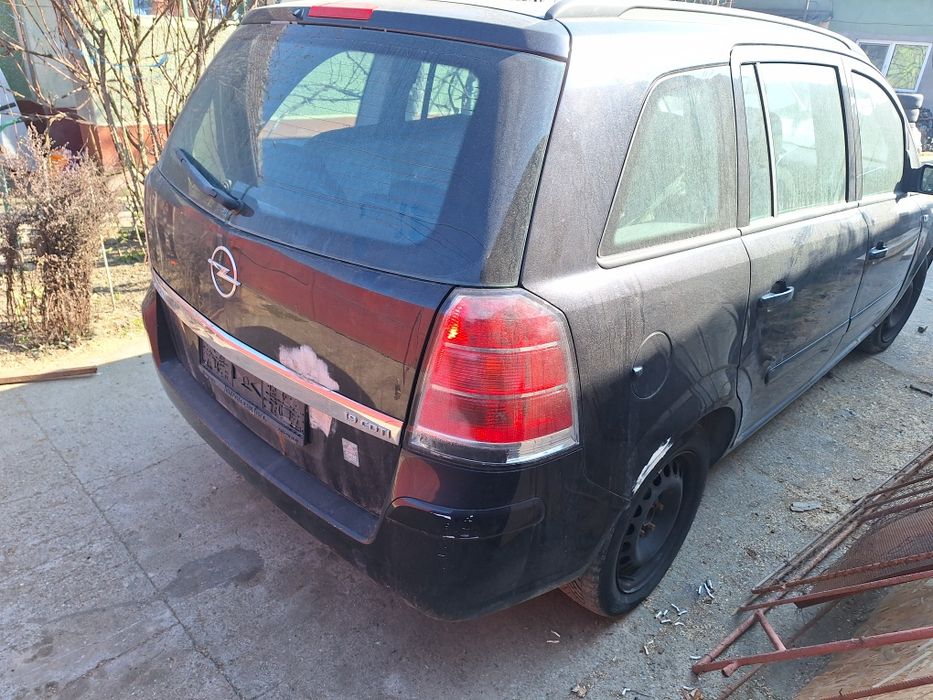 Dezmembrez opel zafira b 1.9