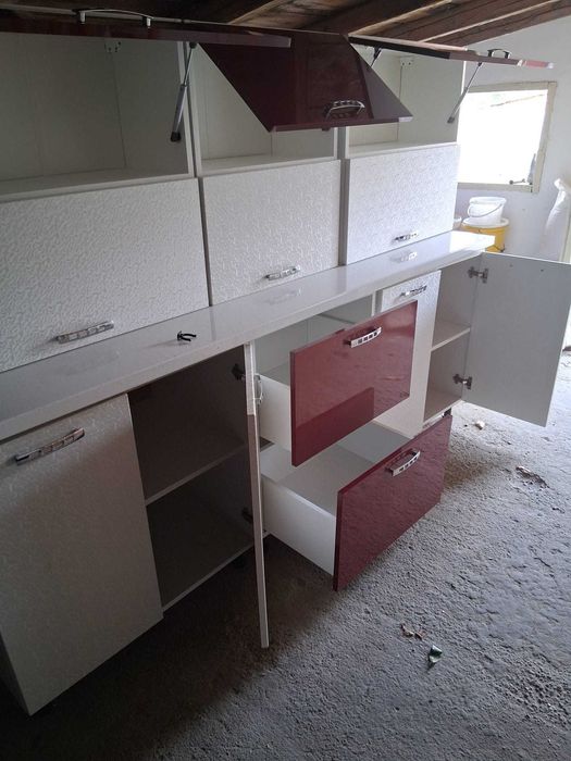 Mobilă de bucătărie completă, 2.40 m, stare foarte bună