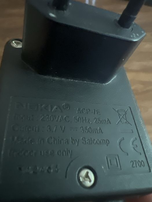 Продам зарядные адаптеры Nokia