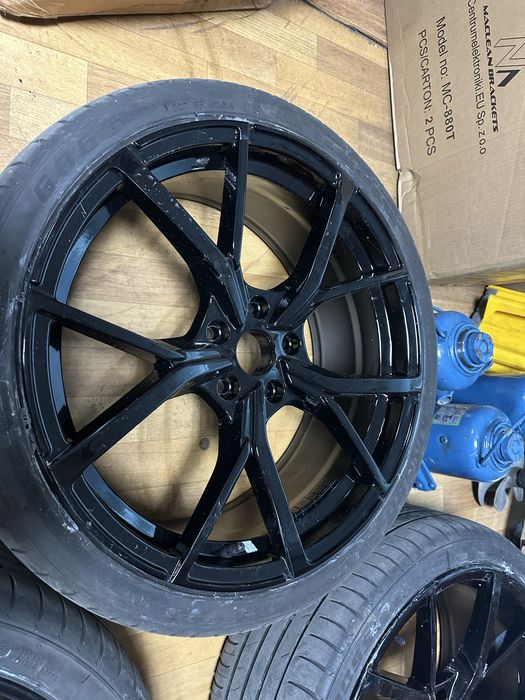 Лети джанти Голф 8 с Гуми 19х8J 235/35/19