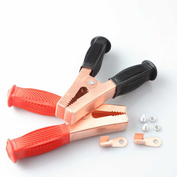 Щипки за ток за кабели за зареждане на акумулатор или подаване на ток