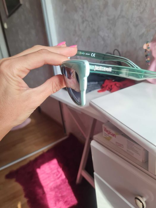 Продавам дамски слънчеви очила Just Cavalli