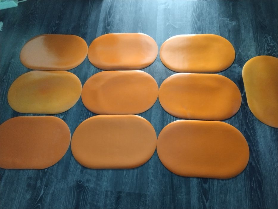 12 бр. Постелки за маса , и за чинии и прибори на масата ви