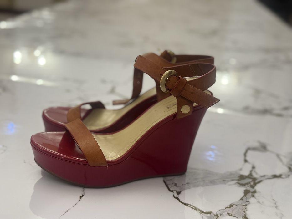 Женские босоножки