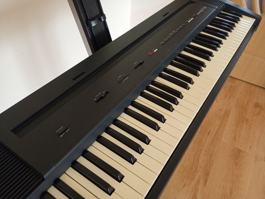 Roland EP-7 pian orga sintetizator