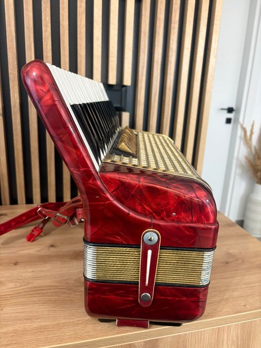 Acordeon Hohner Verdi 3M cu 120 de basi