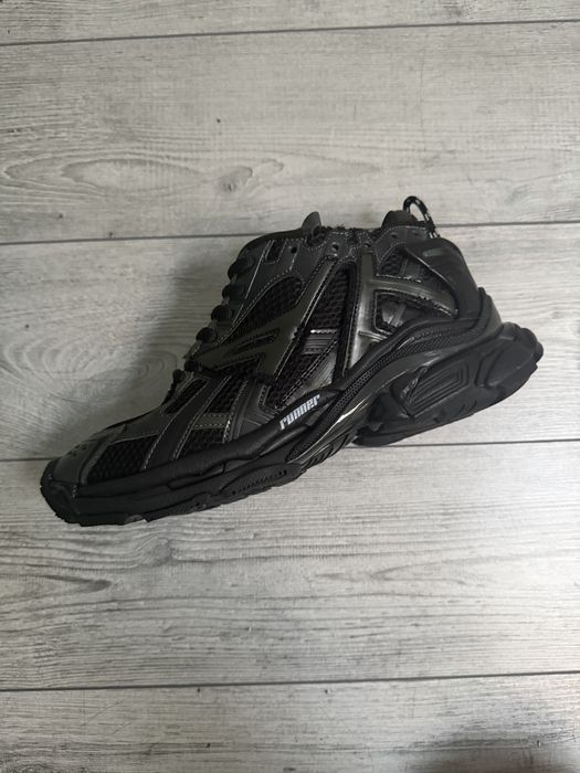 Balenciaga Runners 41